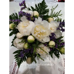 Ramo de peonias blancas