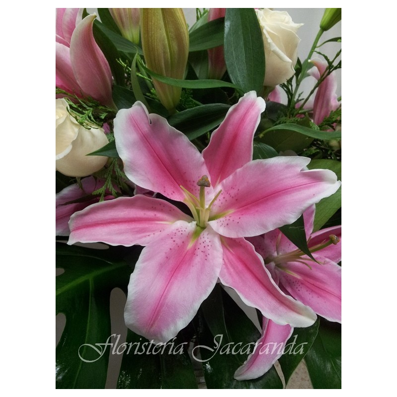 Florero con lilium oriental y rosas (S.Valentín)