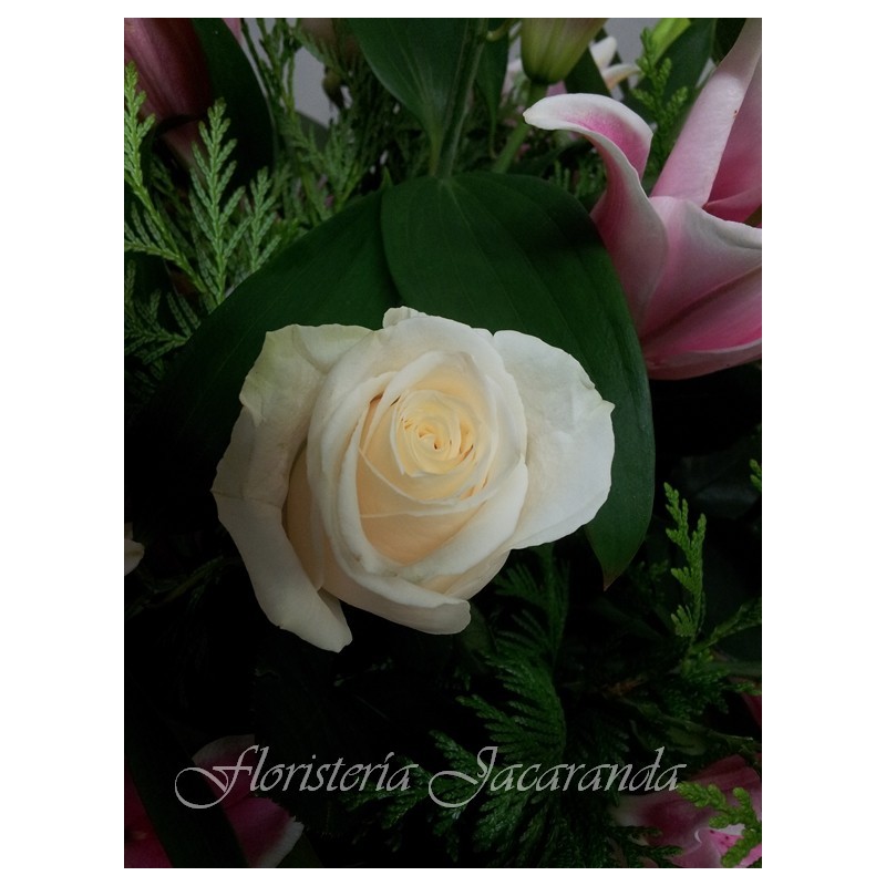 Florero con lilium oriental y rosas (S.Valentín)