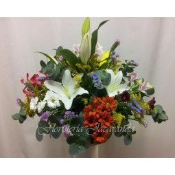 Cesta de flores variadas