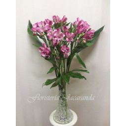 Florero con astromelias